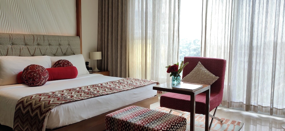 Deluxe Room Garden View Queen Bed - Photo 5