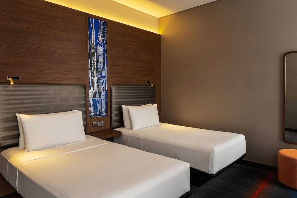 Room, 2 Twin Beds (Bus: Sobha Metro, JBR, Emirates Mall) photo 3