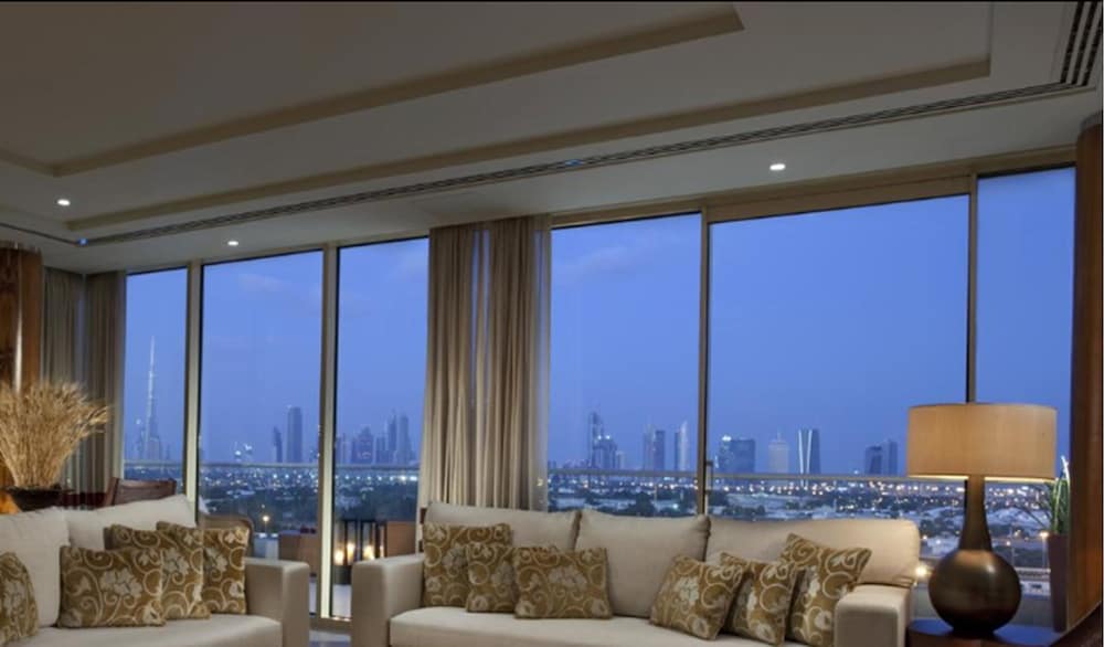 Suite (Diplomatic - Skyline View) - Photo 8