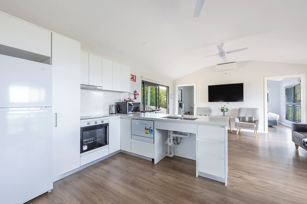 Standard Cabin - Sleeps 7 - Accessible photo 2