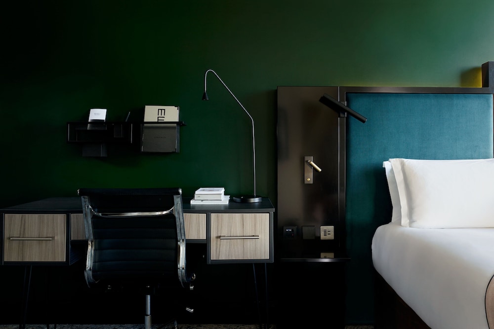 Room, 1 Queen Bed thumbnail 6