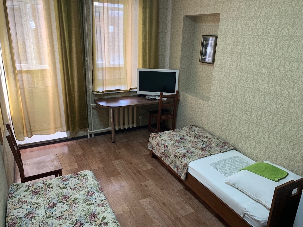 Economy Twin Room, Non Smoking photo 3