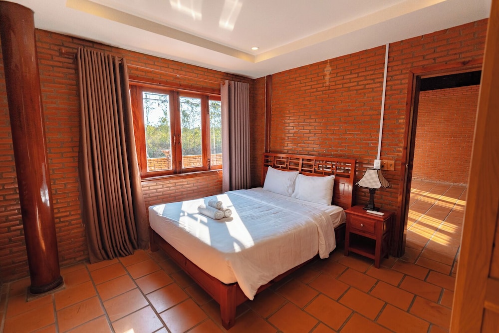 Superior Shared Dormitory, Garden View