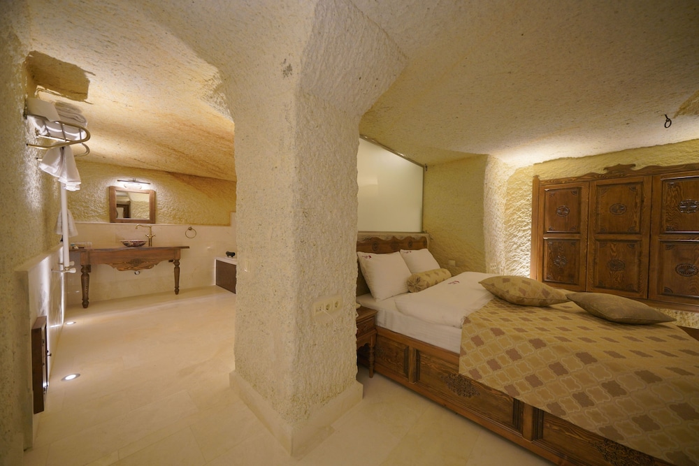 Honeymoon Room, 1 King Bed photo 1