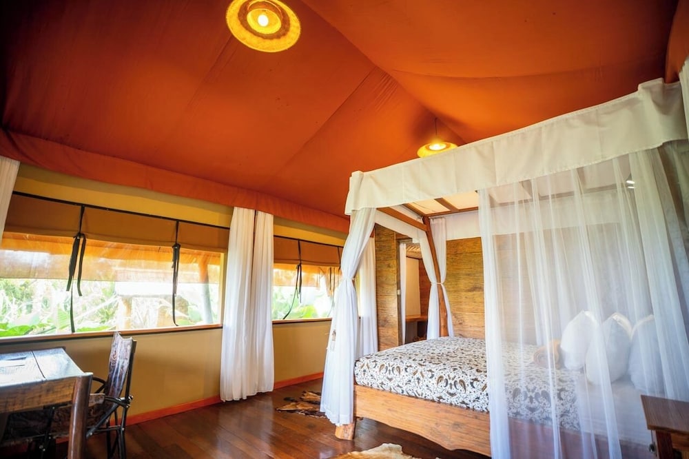 Grand Jacuzzi Tent photo 1