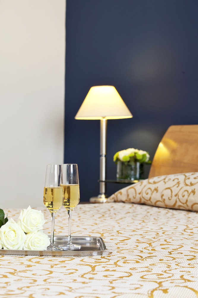 Classic Double Room (Queen Bed) - Photo 2