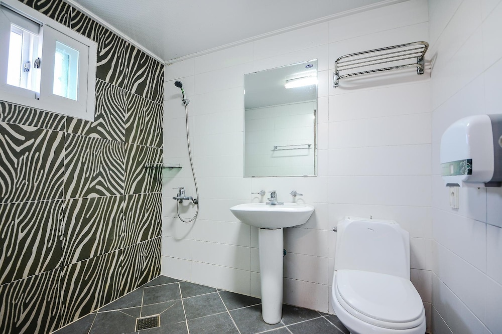 Basic Room, 1 Bedroom (Spiderman (1F/Private BBQ)) - Photo 2