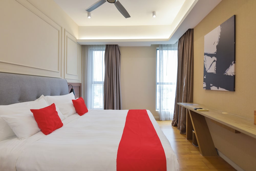 One Bedroom Suite Trendy