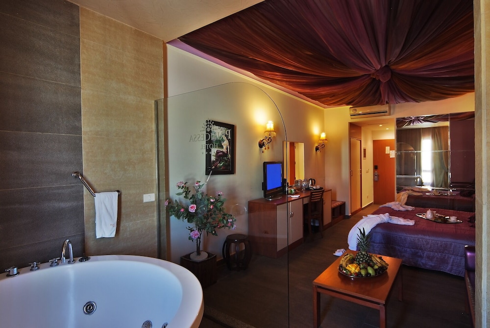 Romantic Suite - Photo 6