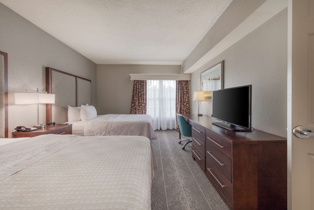 Premium Suite, 2 Queen Beds, Non Smoking (Accessible Tub)