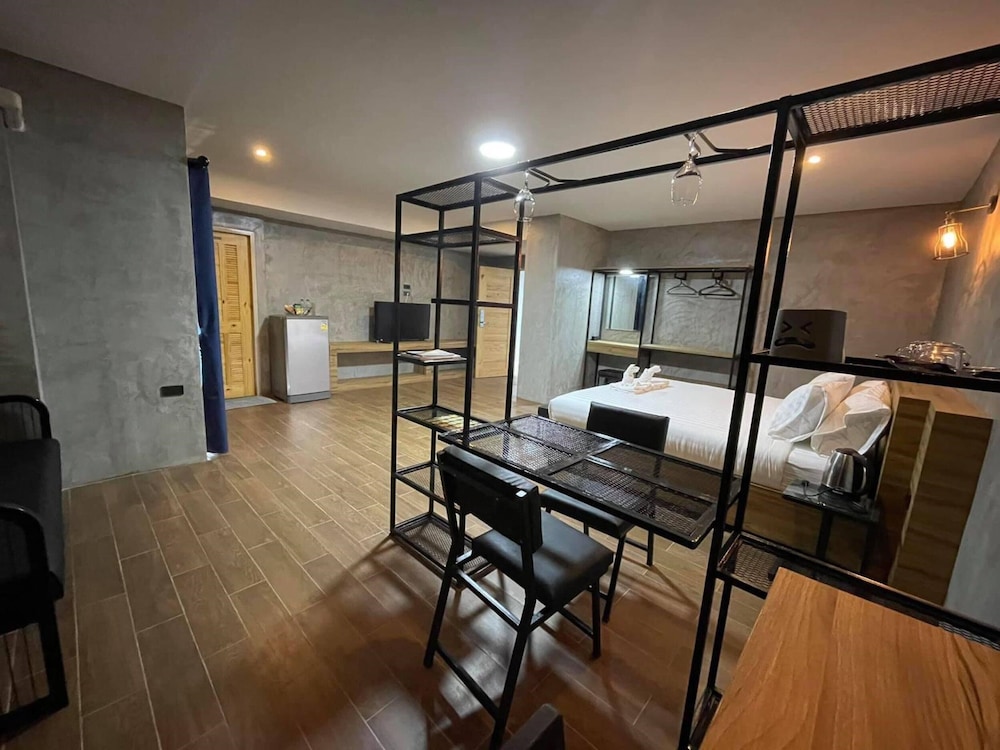 Deluxe Room - Photo 8