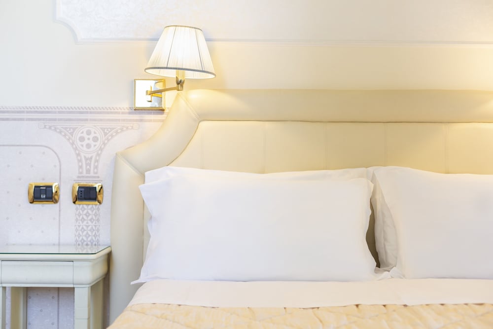 Classic Double or Twin Room, Partial Sea View photo 2