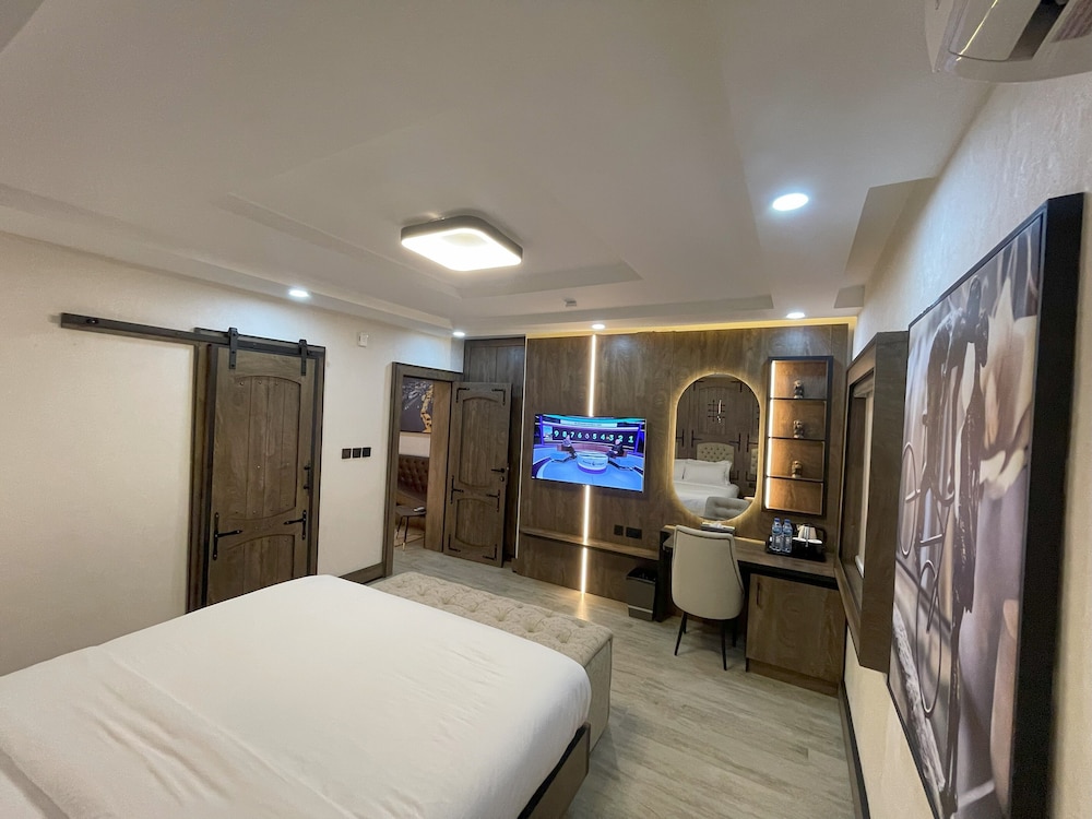 Luxury Suite