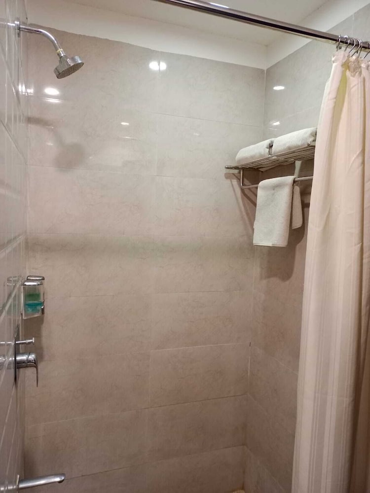 Deluxe Double or Twin Room - Photo 22