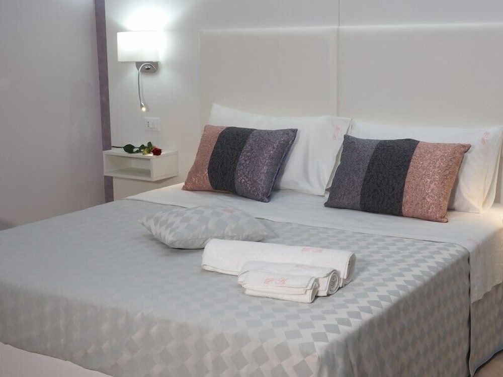 Classic Double or Twin Room photo 3