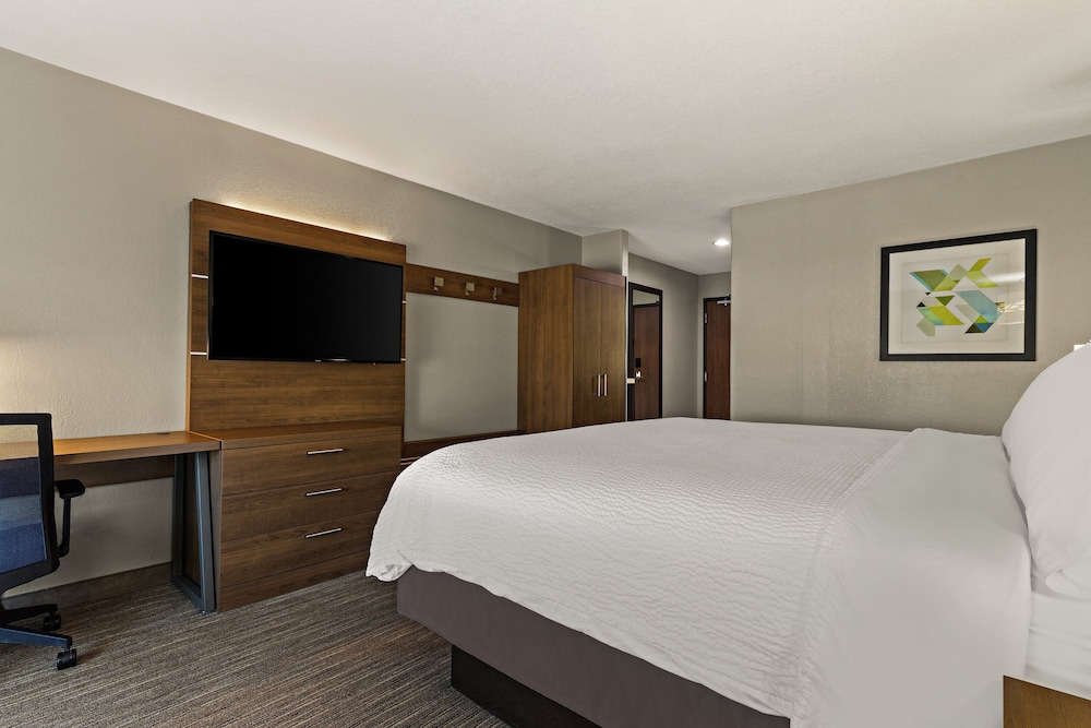 Standard Room, 1 King Bed - Photo 1