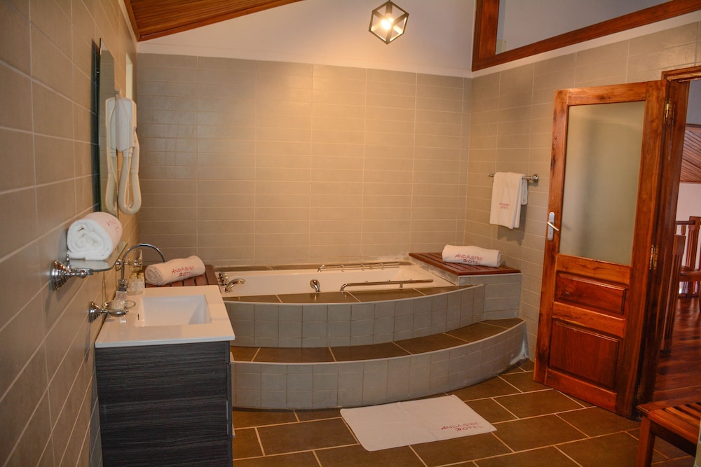 Deluxe Bungalow photo 2