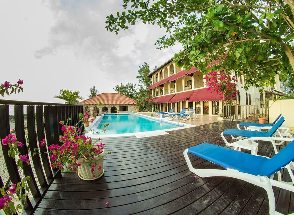 Standard Room, 1 King Bed, Sea View photo 3