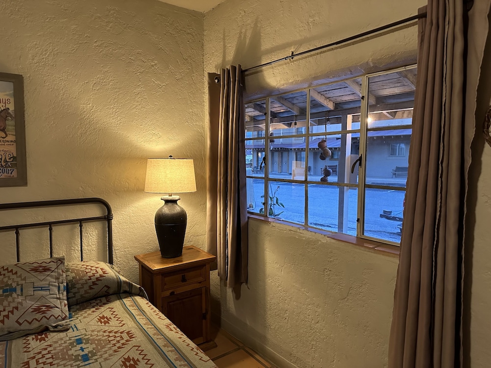 Room, 2 Queen Beds photo 3
