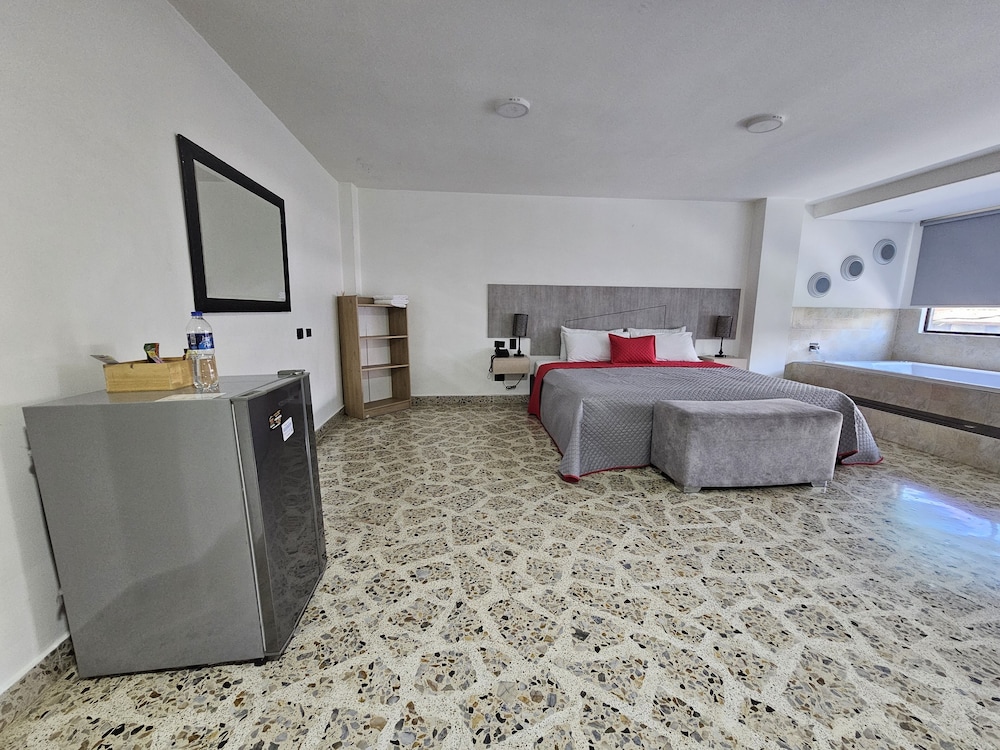Deluxe Apartment, Hot Tub photo 2