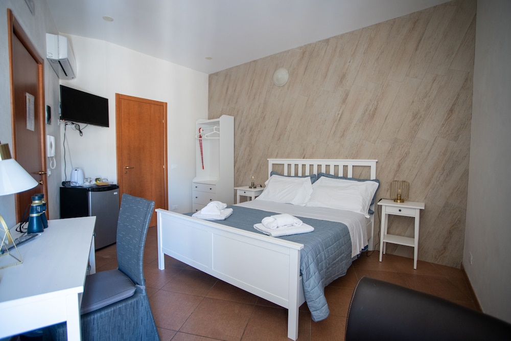 Economy Double Room photo 1