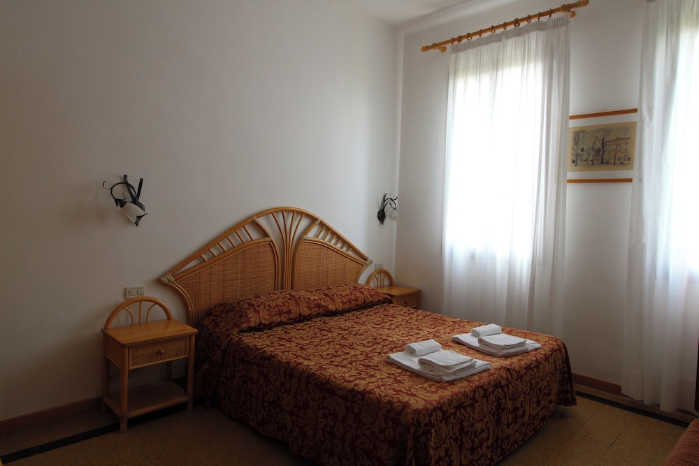 Basic Single Room, City View photo 1