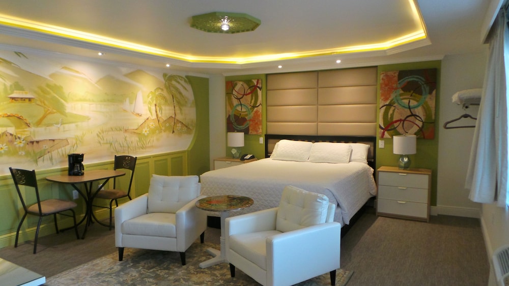 Deluxe Room, 1 King Bed photo 1