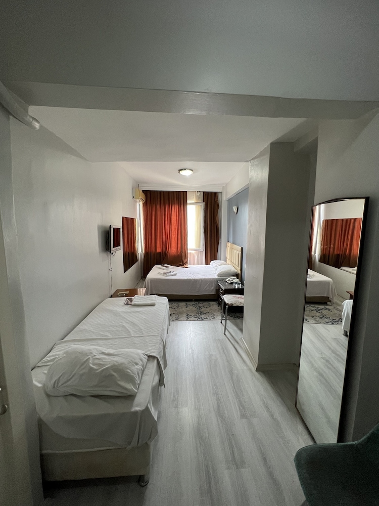 Classic Triple Room photo 2