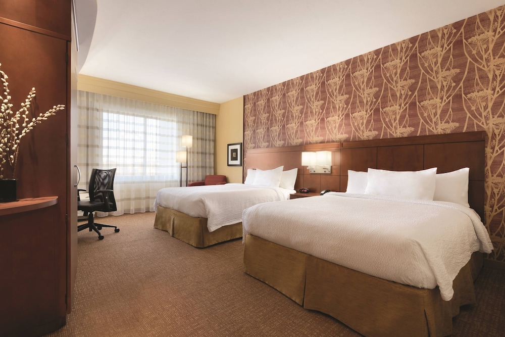 Room, 2 Queen Beds (Mobility Accessible, Transfer Shower) photo 1