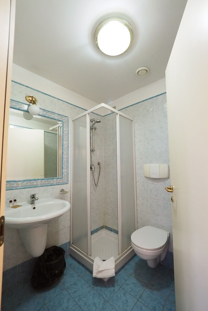 Double Room - Photo 14