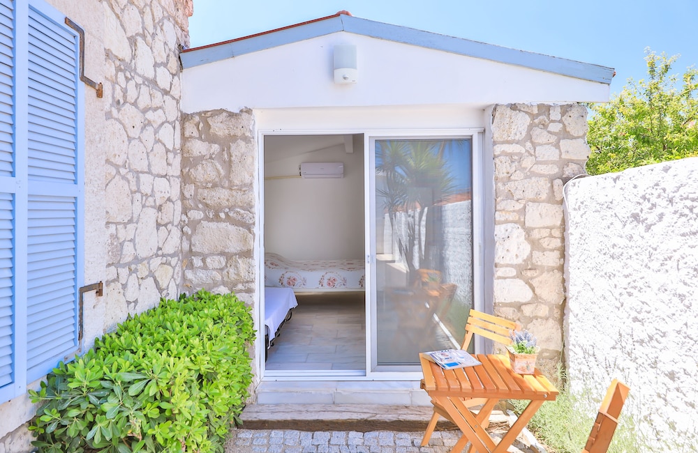 Basic Room, 1 Double Bed, Garden View photo 2