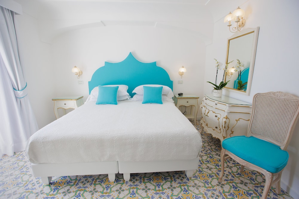 Superior Double or Twin Room, Balcony, Sea View - Photo 9
