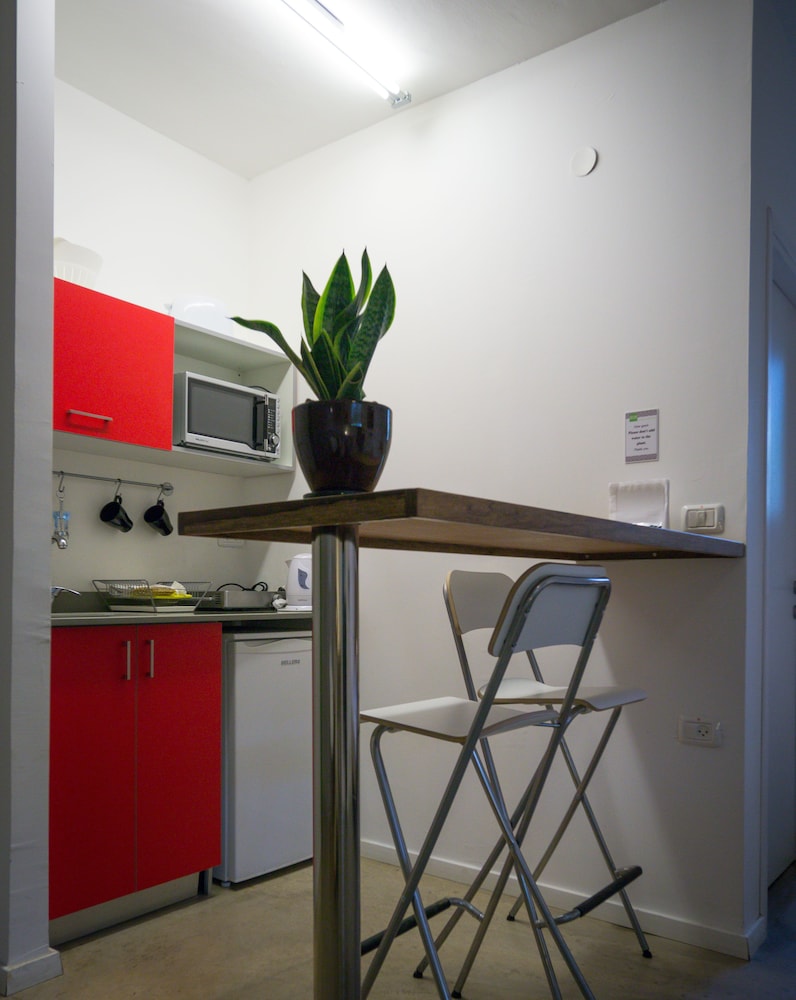 Studio Apartment - Photo 3