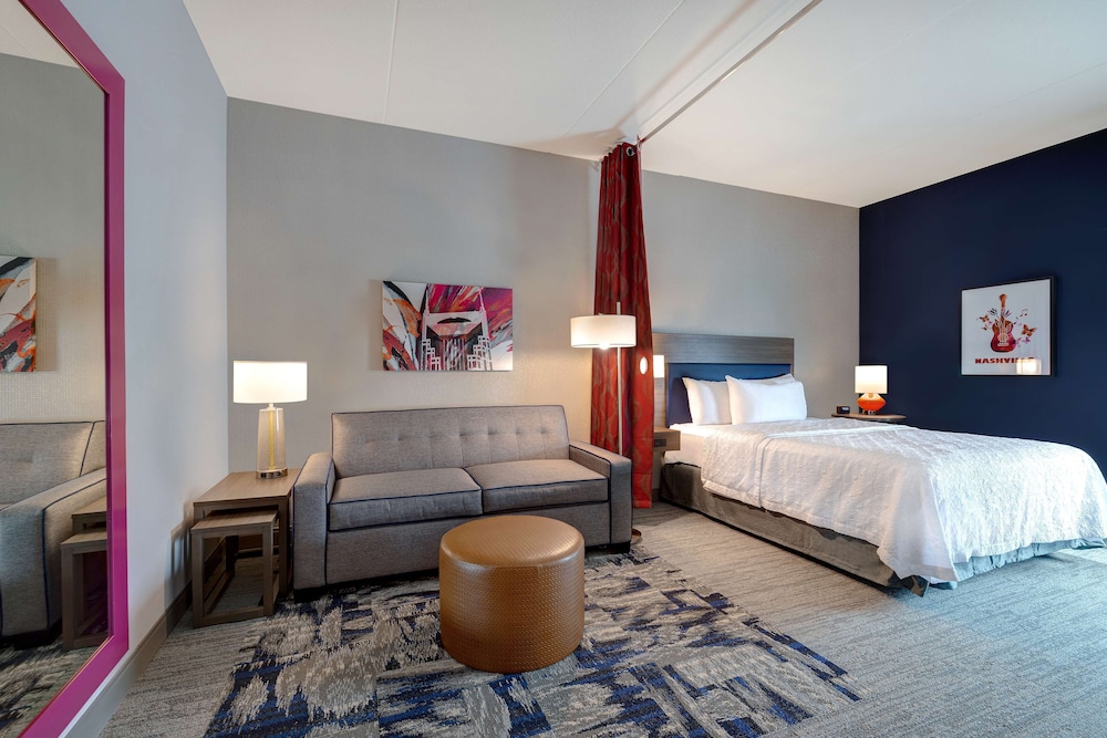 Studio, 1 Queen Bed, Accessible, Bathtub - Photo 9