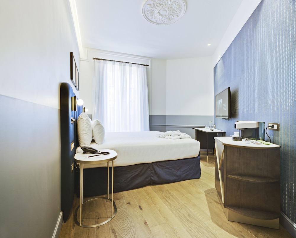 Double Room, City View (Clara) thumbnail 5