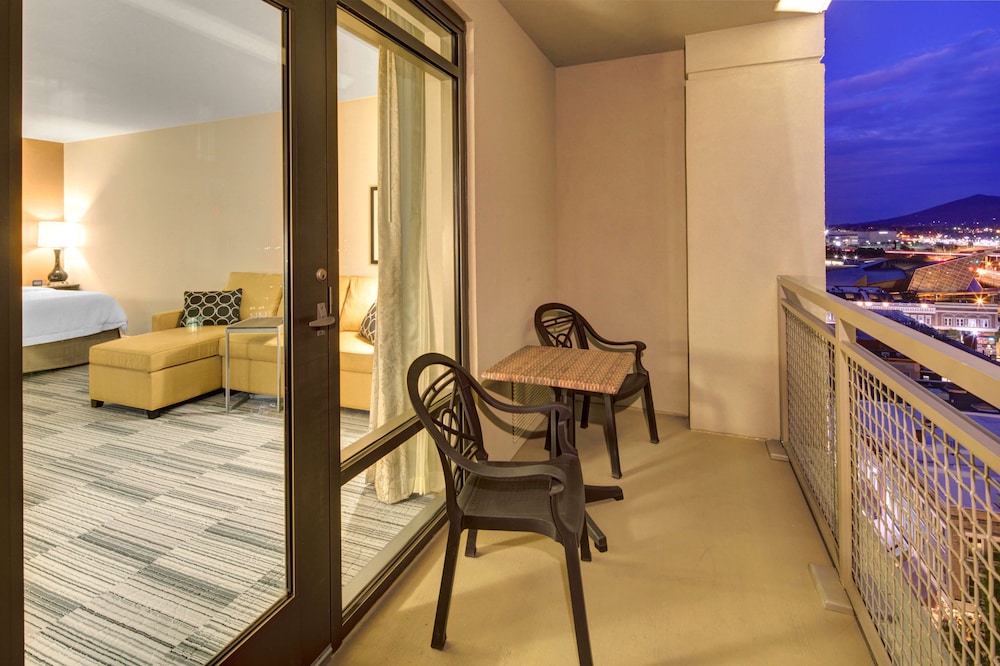 Room, 1 King Bed, Non Smoking, Refrigerator & Microwave (Balcony)