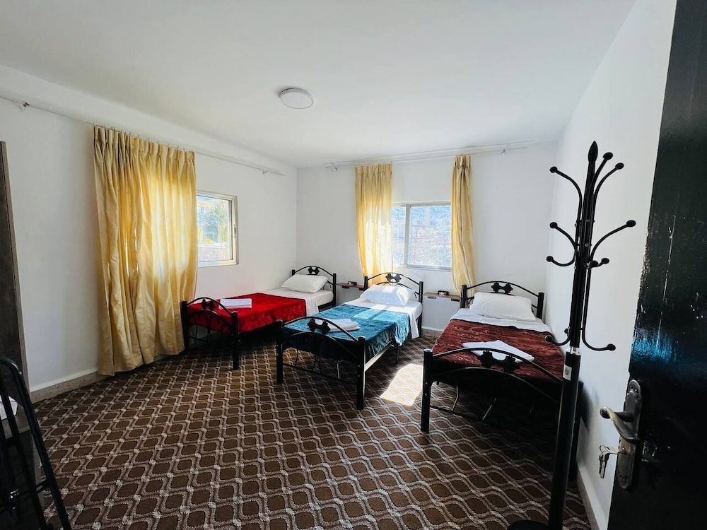 Economy Triple Room, Shared Bathroom, Mountain View photo 1