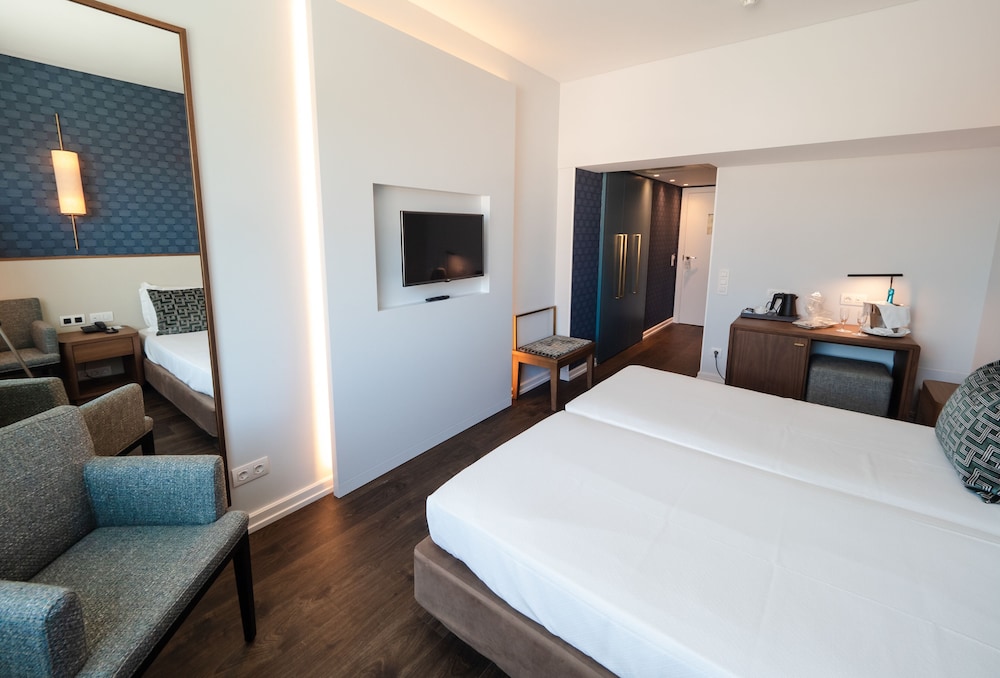 Superior Twin Room, City View photo 2
