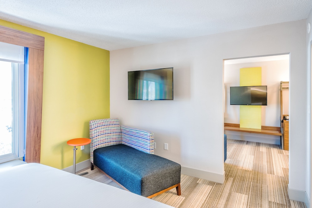Suite, 1 Bedroom - Photo 1