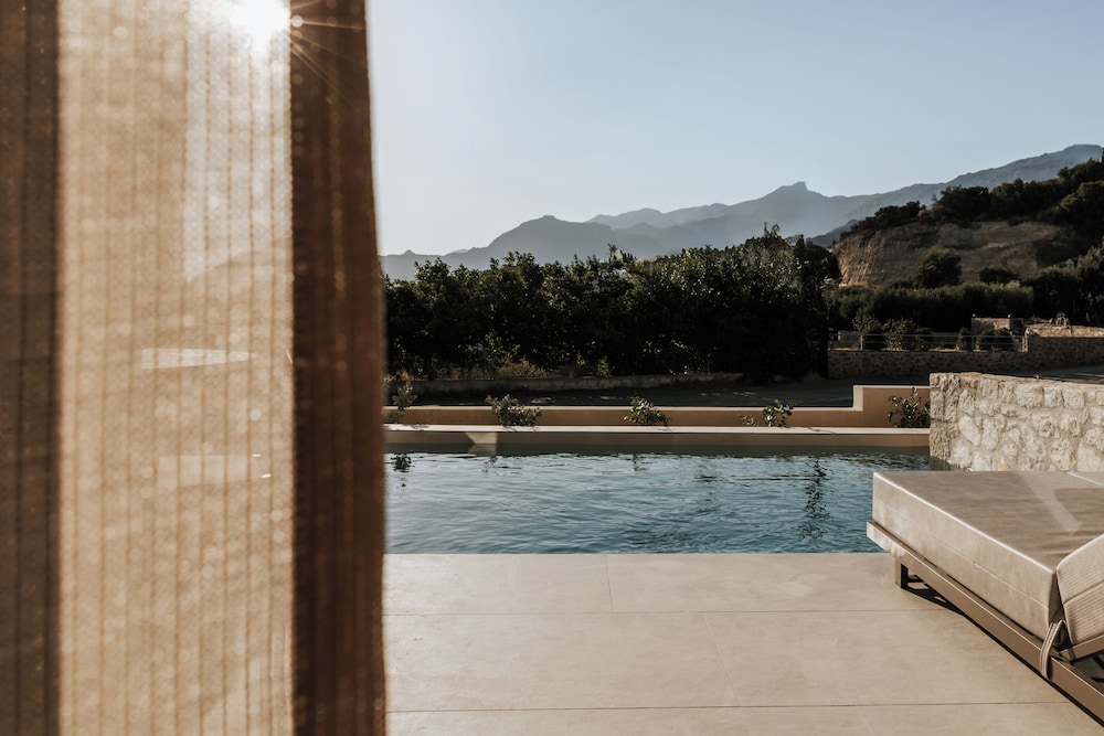 Superior Suite, Private Pool photo 2