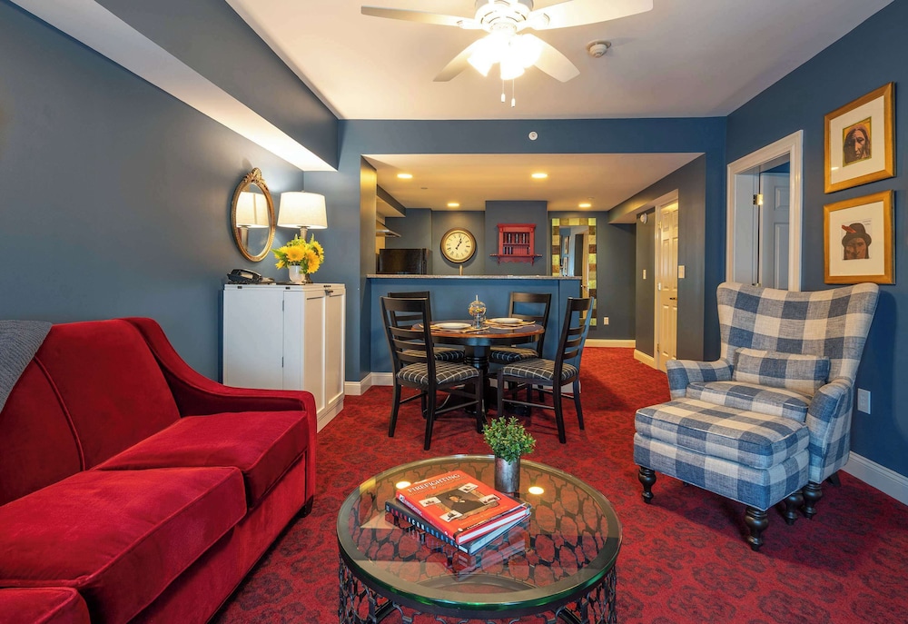 Luxury Suite, 1 Bedroom - Photo 2