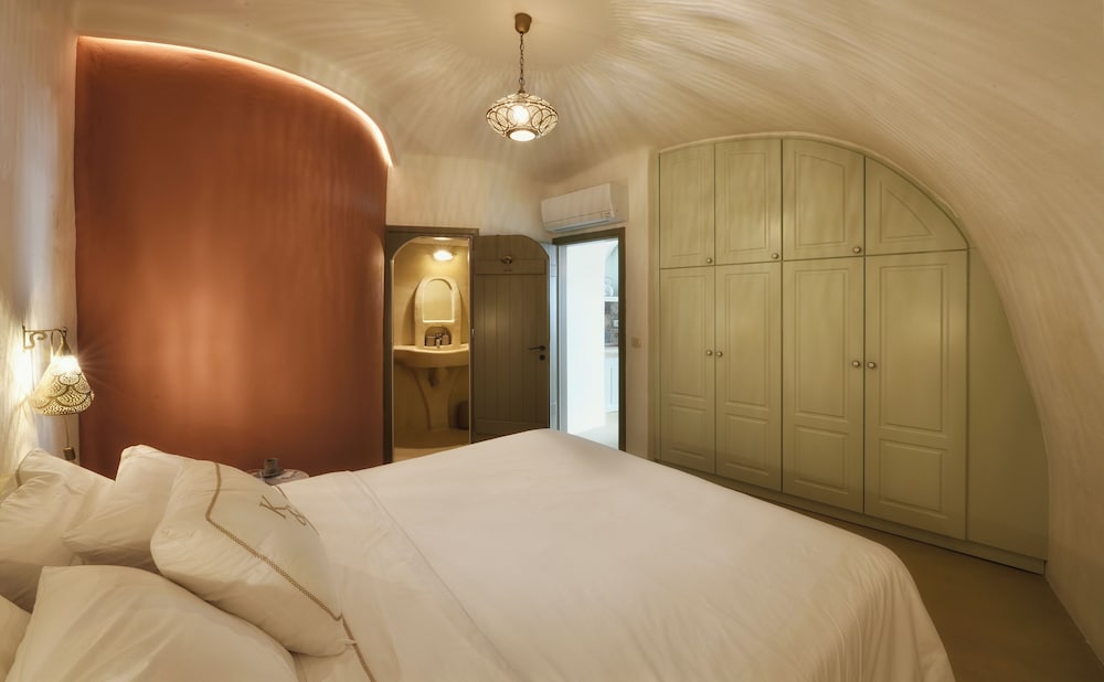 Amalthea Villa by K&K