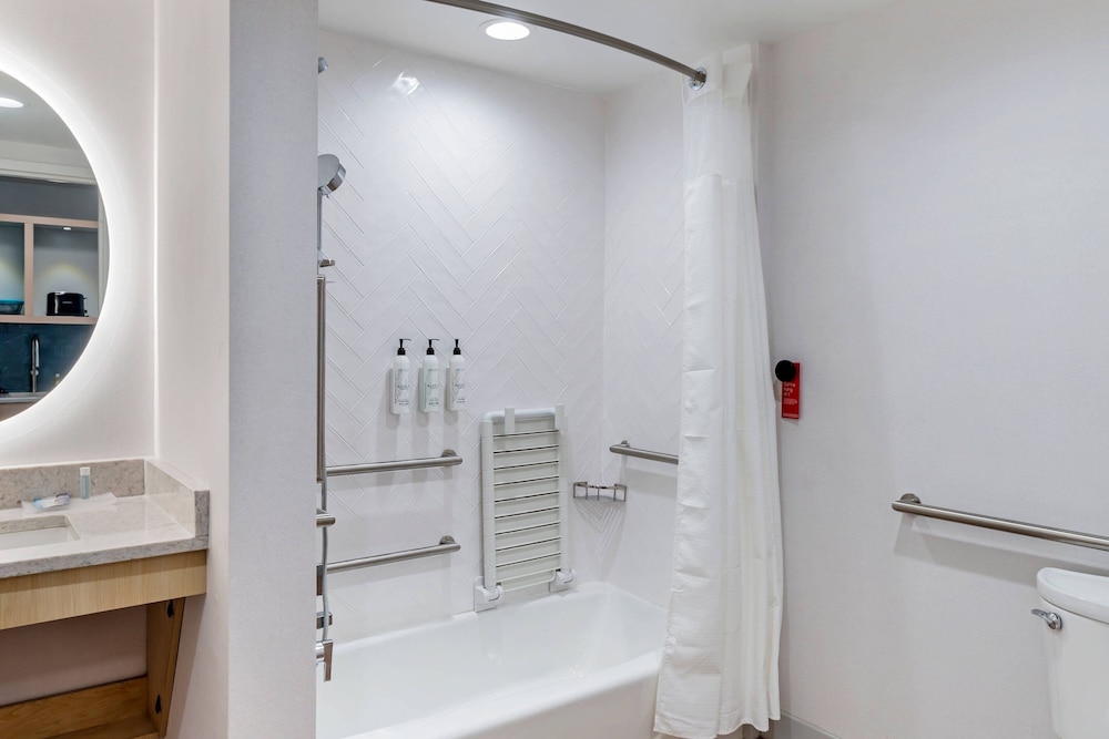 Classic Studio Suite, 2 Queen Beds (Hearing Accessible) - Photo 4
