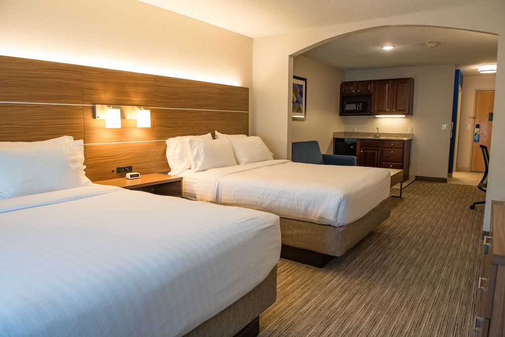 Suite, 2 Queen Beds - Photo 1