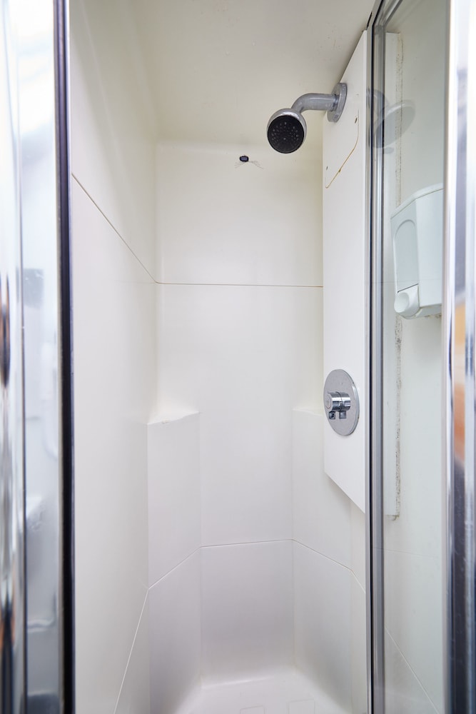 Private 4 Bed Dorm with Shared Bathroom photo 2