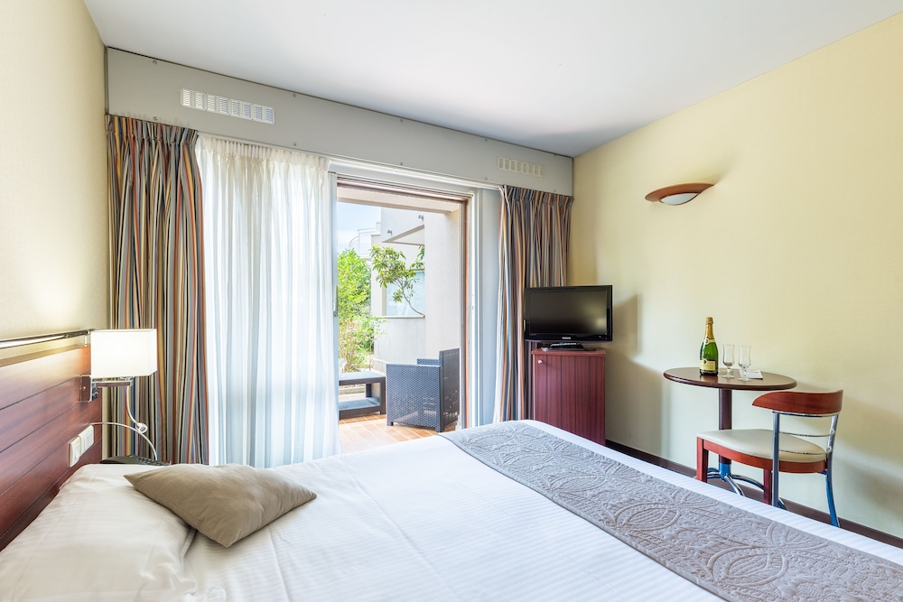 Comfort Double or Twin Room ( Piscine ) photo 3