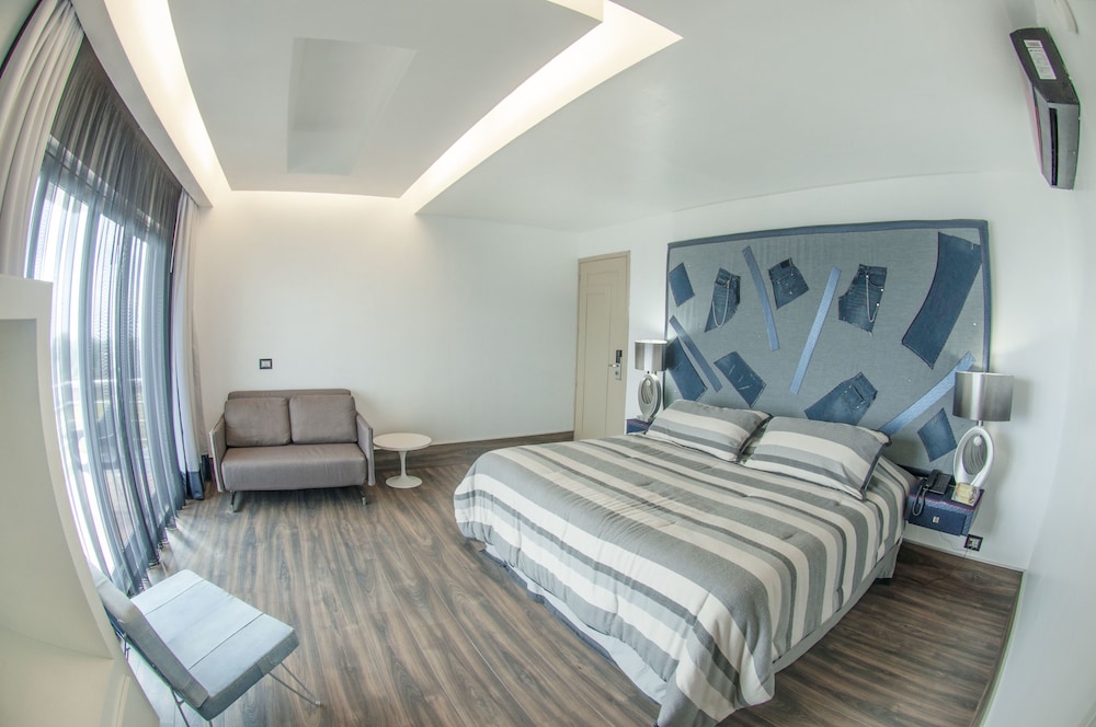 Junior Suite, 1 King Bed photo 1
