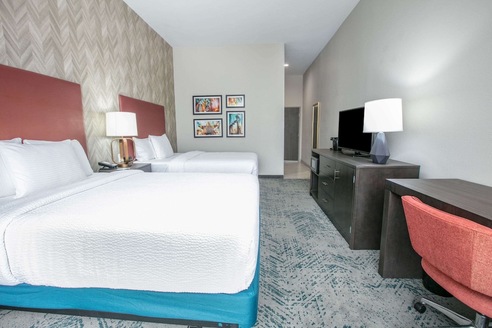 Room, 2 Queen Beds, Non Smoking - Photo 1
