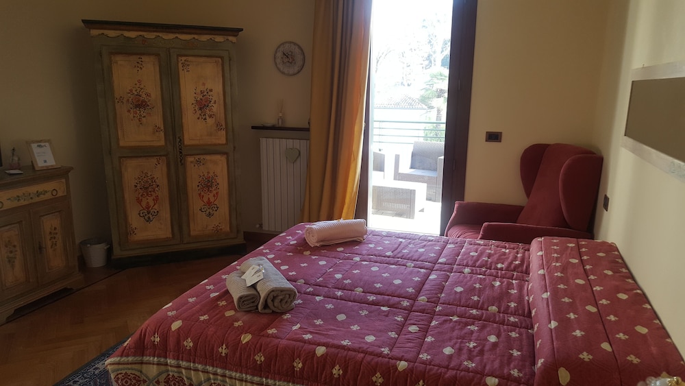 Triple Room, Private Bathroom (Adriana)