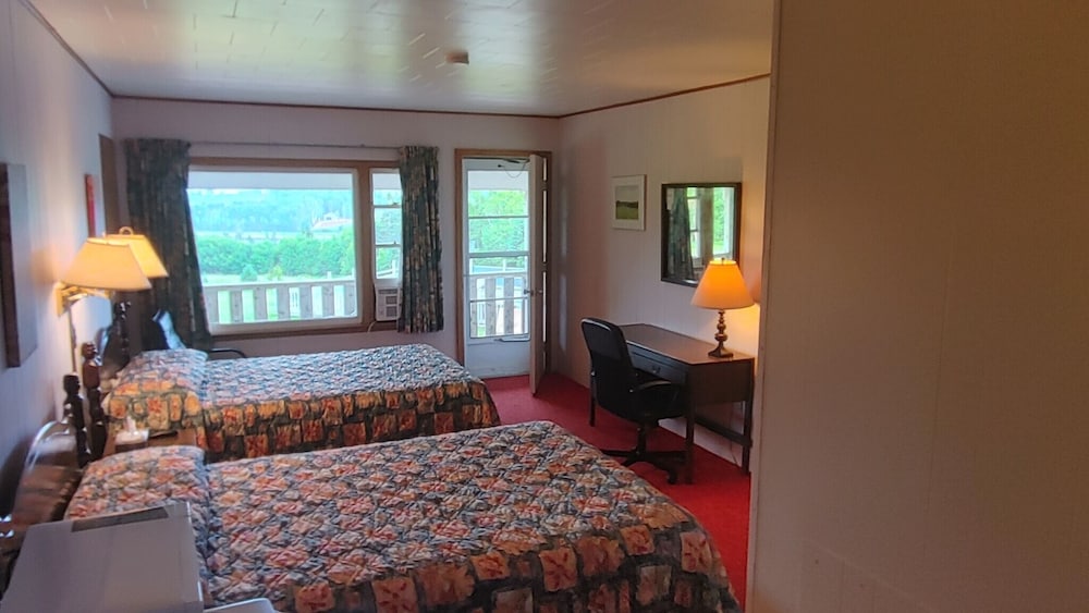 Panoramic Room, 2 Double Beds, Non Smoking, Partial Sea View photo 1